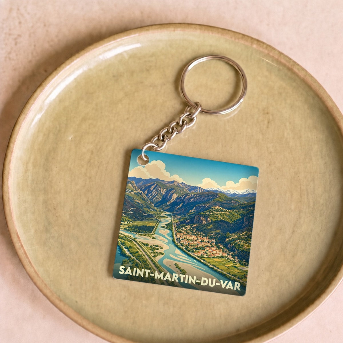Porte-clés souvenir de la ville de Saint-Martin-du-Var avec une illustration panoramique de la vallée du Var.