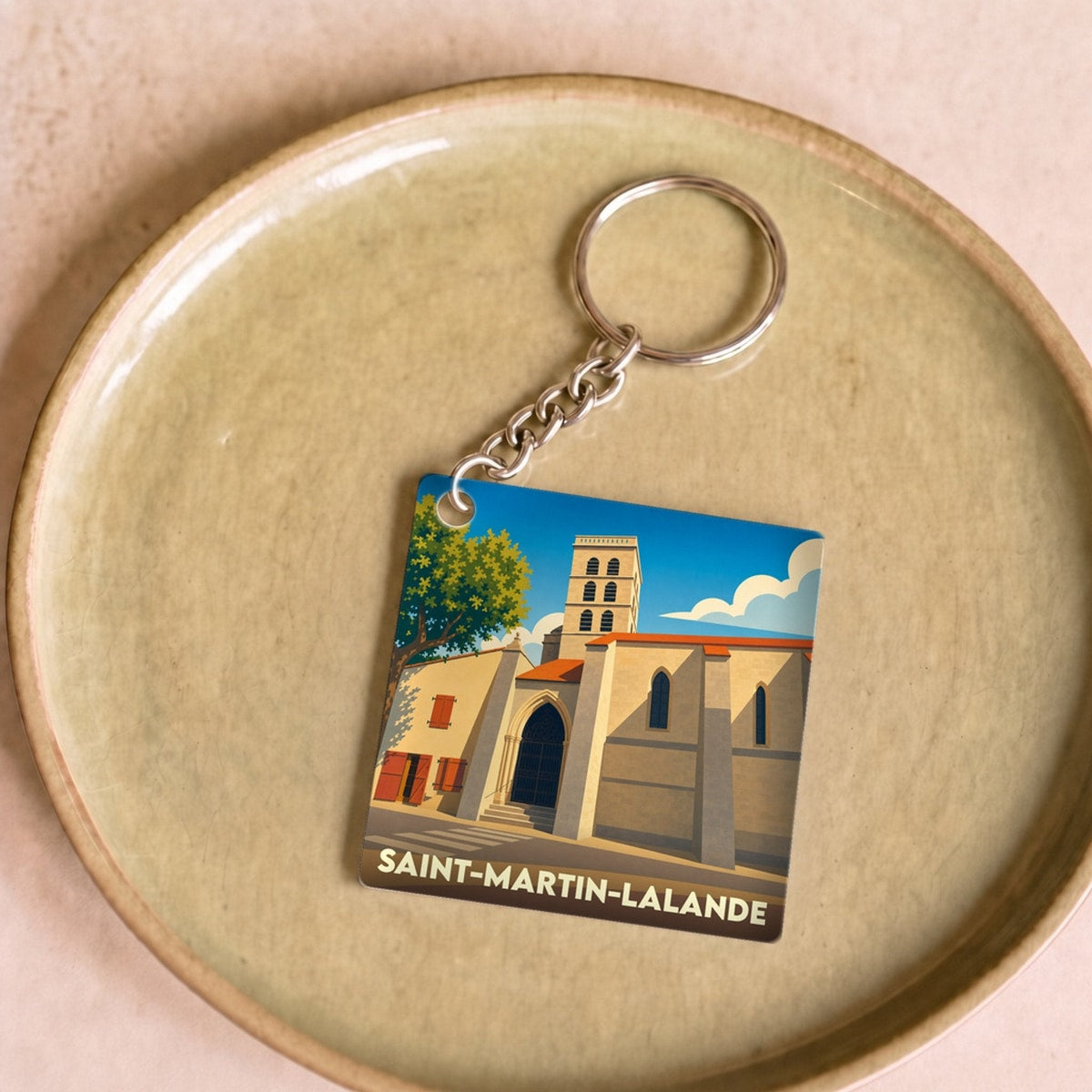 Porte-clés souvenir de la ville de Saint-Martin-Lalande avec une illustration stylisée de son église.