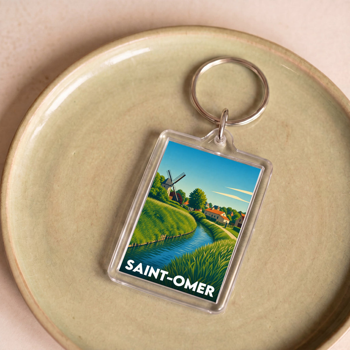 Porte-clés souvenir de la ville de Saint-Omer avec une illustration stylisée.