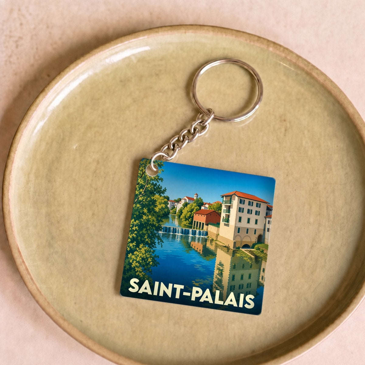 Porte-clés souvenir de la ville de Saint-Palais avec une illustration stylisée.