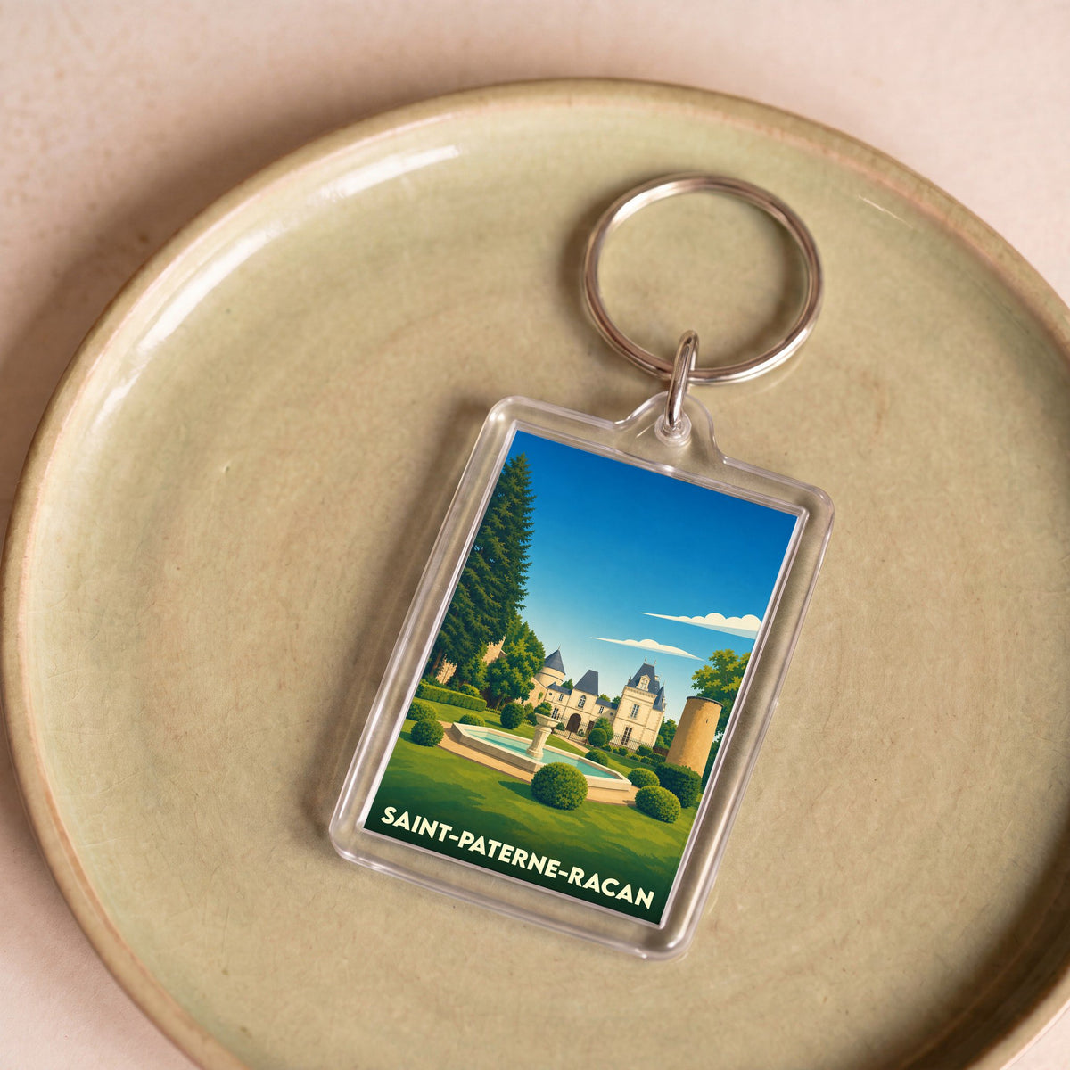 Porte-clés souvenir de la ville de Saint-Paterne-Racan avec une illustration stylisée d'un château.