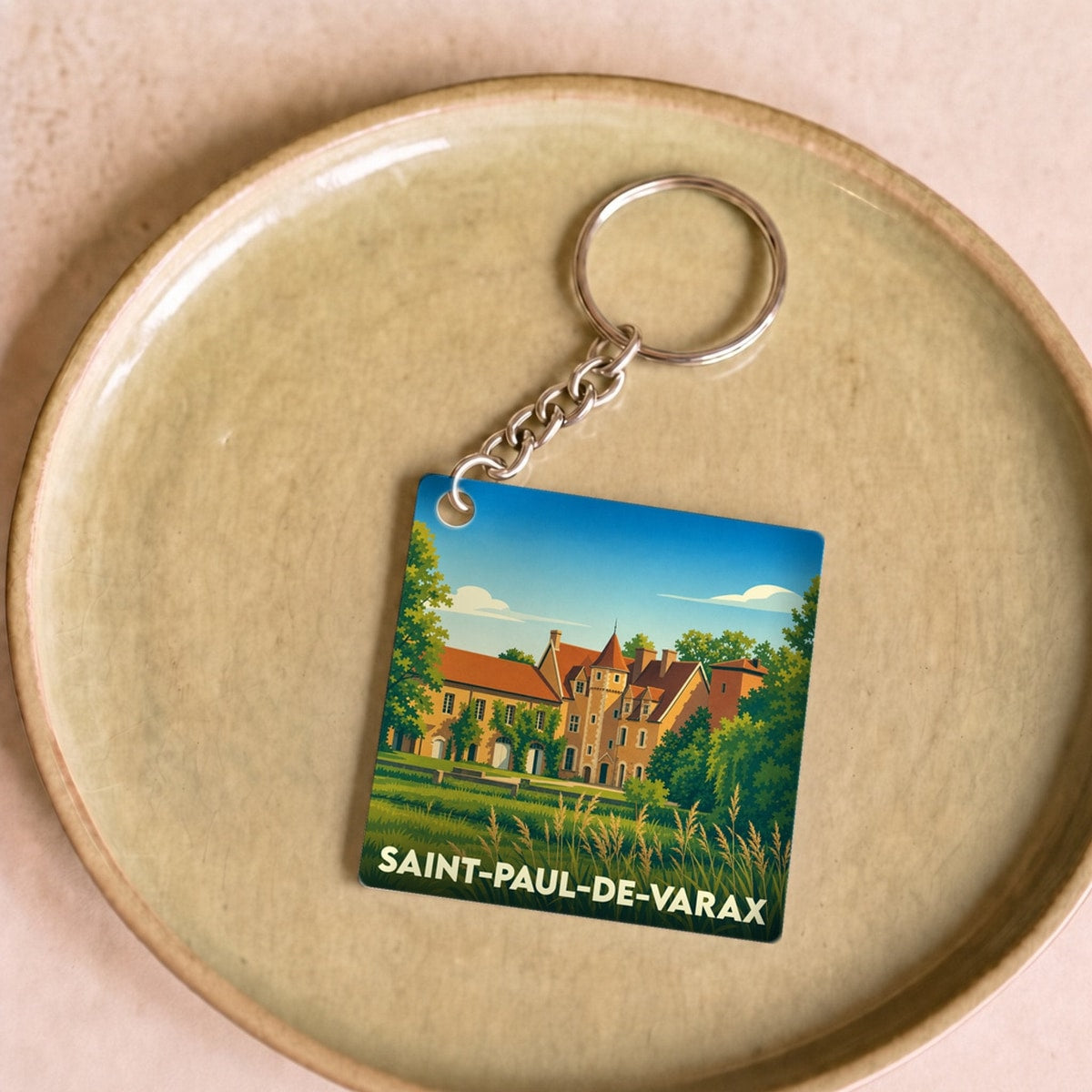 Porte-clés souvenir de la ville de Saint-Paul-de-Varax avec une illustration stylisée d'un château.