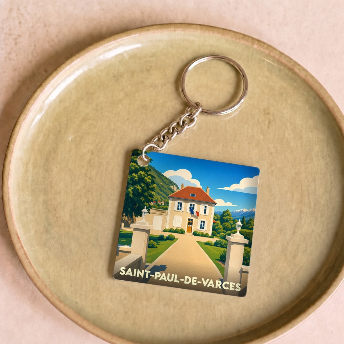 Porte-clés souvenir de la ville de Saint-Paul-de-Varces avec une illustration stylisée.