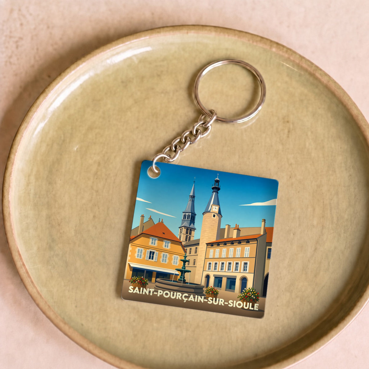 Porte-clés souvenir de la ville de Saint-Pourçain-sur-Sioule avec une illustration stylisée.