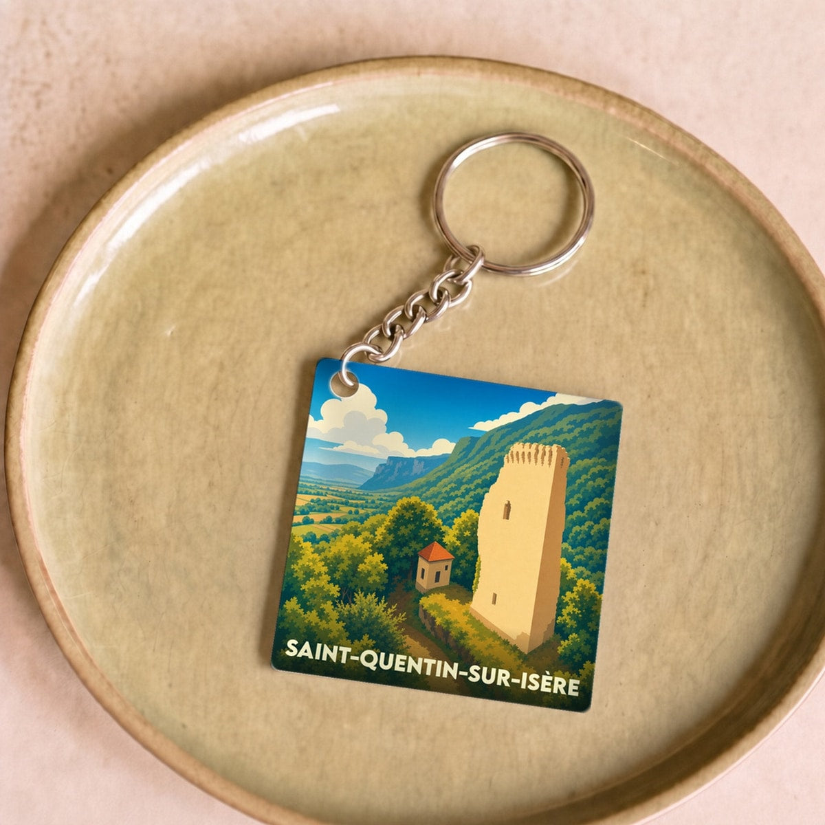 Porte-clés souvenir de la ville de Saint-Quentin-sur-Isère avec une illustration stylisée.