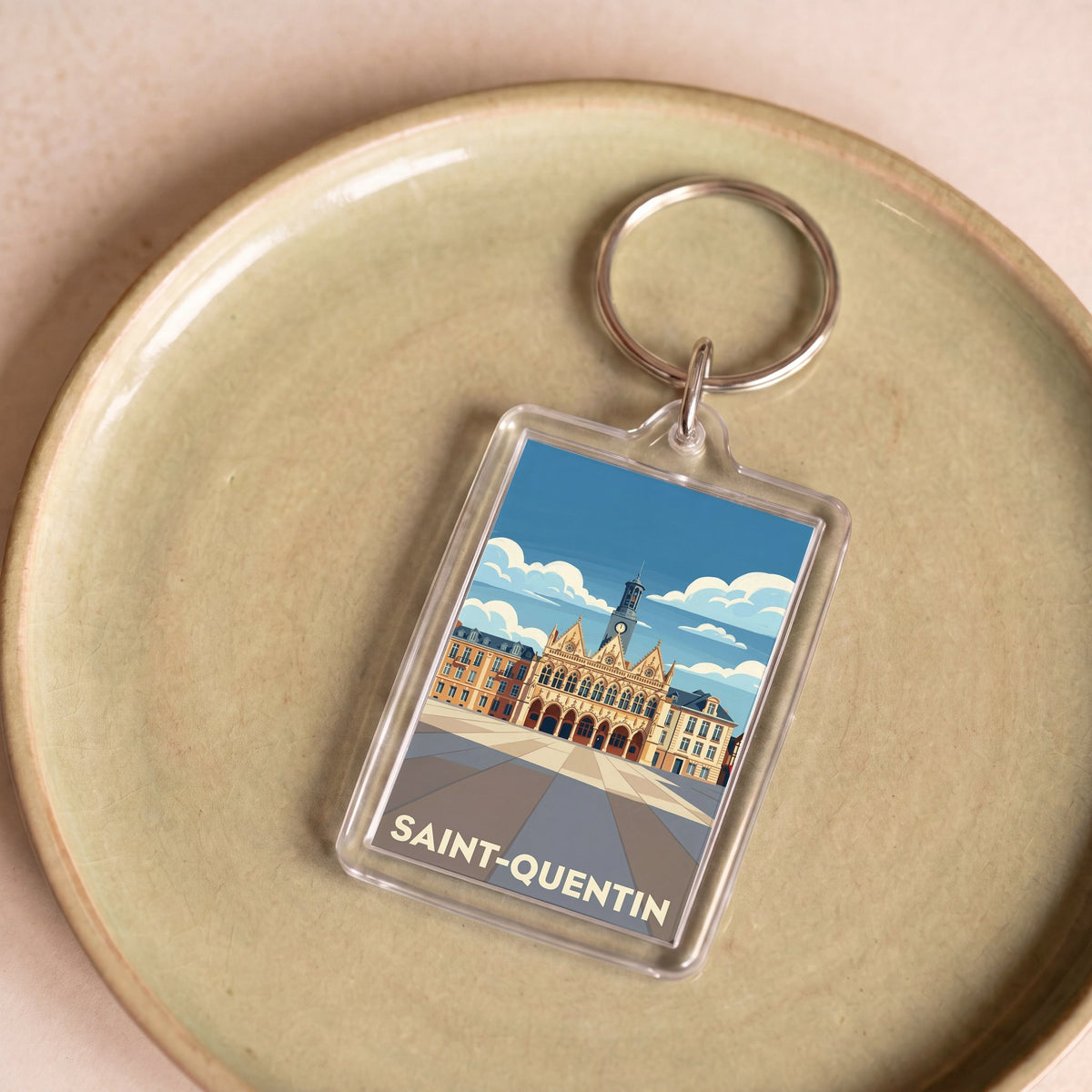 Porte-clés souvenir de la ville de Saint-Quentin avec une illustration stylisée.