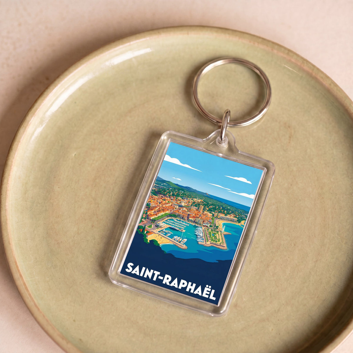 Porte-clés souvenir de la ville de Saint-Raphaël avec une illustration stylisée.