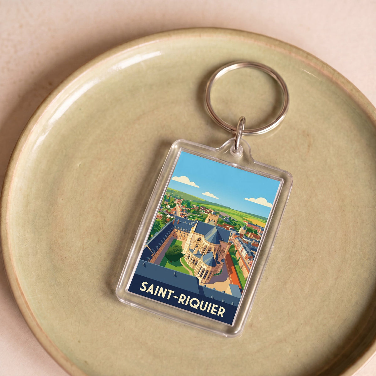 Porte-clés souvenir de la ville de Saint-Riquier avec une illustration stylisée.