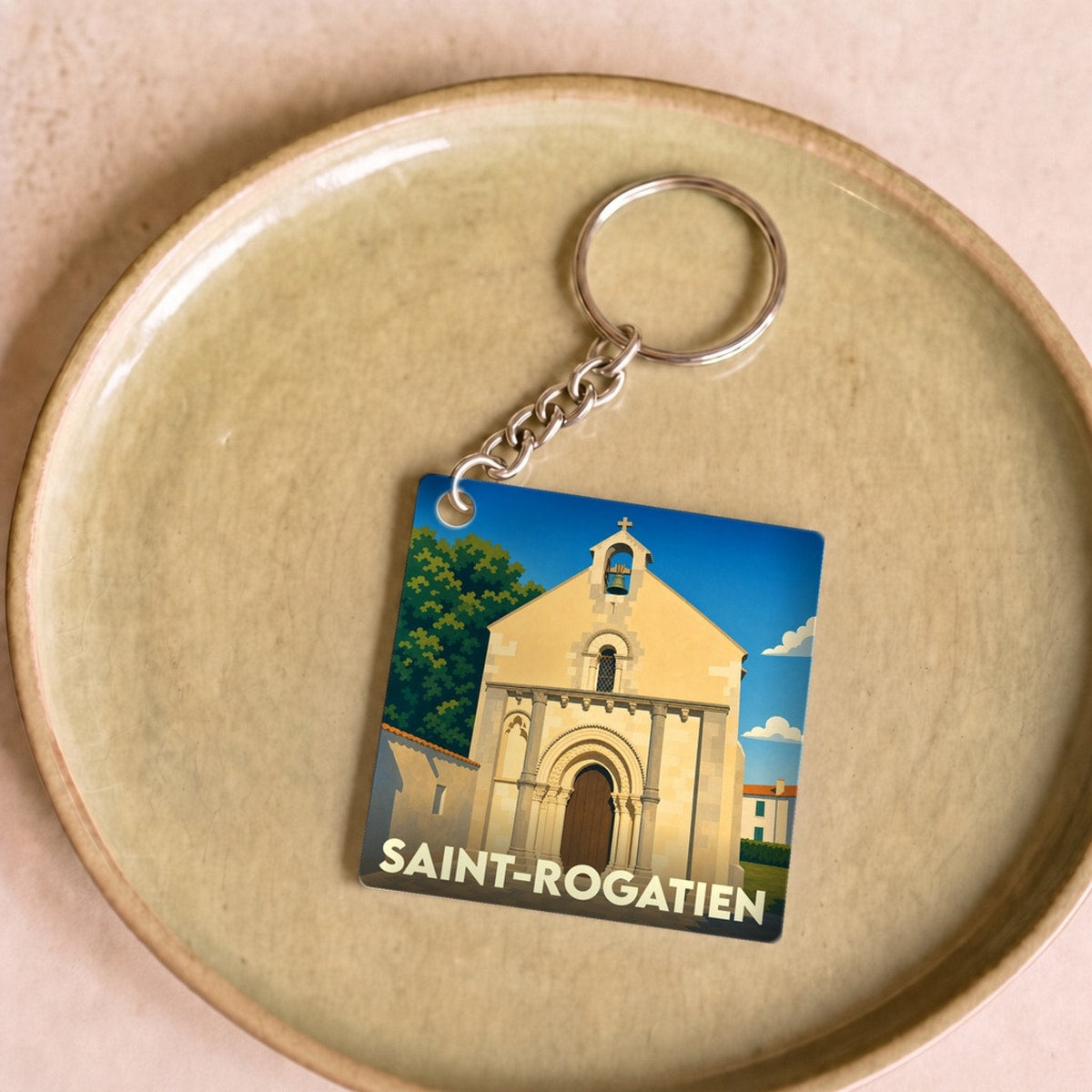 Porte-clés souvenir de la ville de Saint-Rogatien avec une illustration stylisée de son église.
