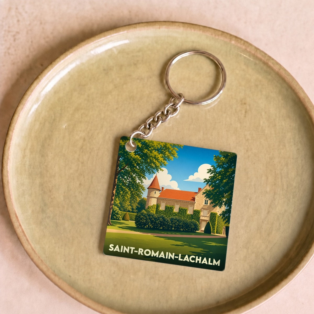 Porte-clés souvenir de la ville de Saint-Romain-Lachalm avec une illustration stylisée de son château.