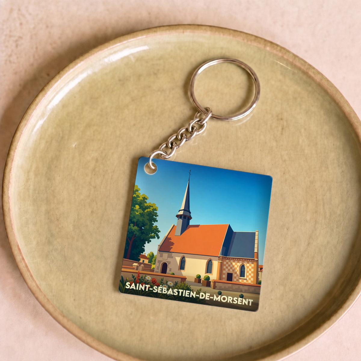 Porte-clés souvenir de la ville de Saint-Sébastien-de-Morsent avec une illustration stylisée de son église.