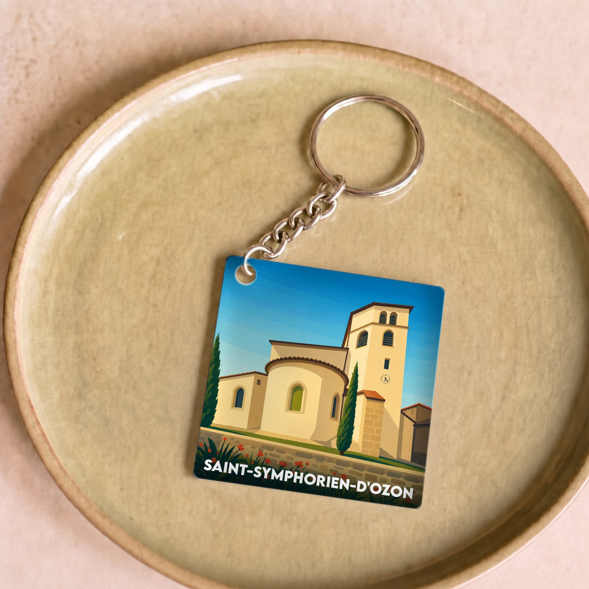 Porte-clés souvenir de la ville de Saint-Symphorien-d'Ozon avec une illustration stylisée de son église.