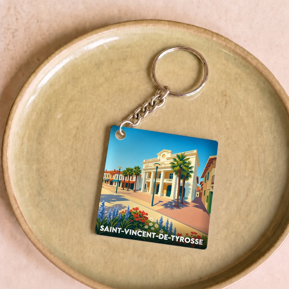 Porte-clés souvenir de la ville de Saint-Vincent-de-Tyrosse avec une illustration stylisée.