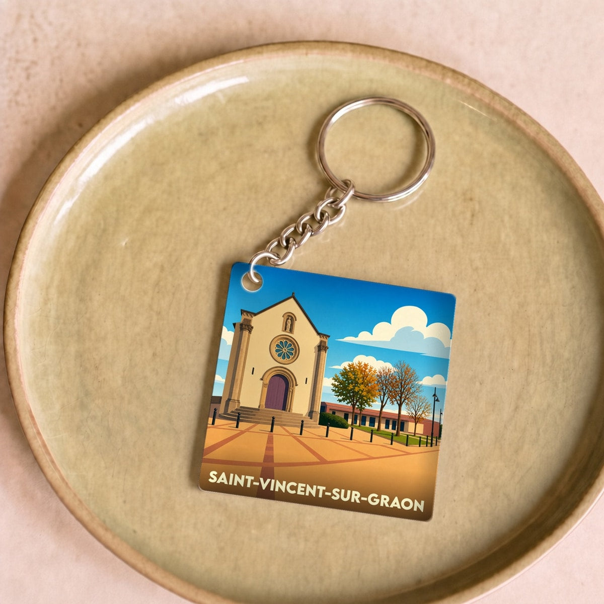 Porte-clés souvenir de la ville de Saint-Vincent-sur-Graon avec une illustration stylisée de son église.