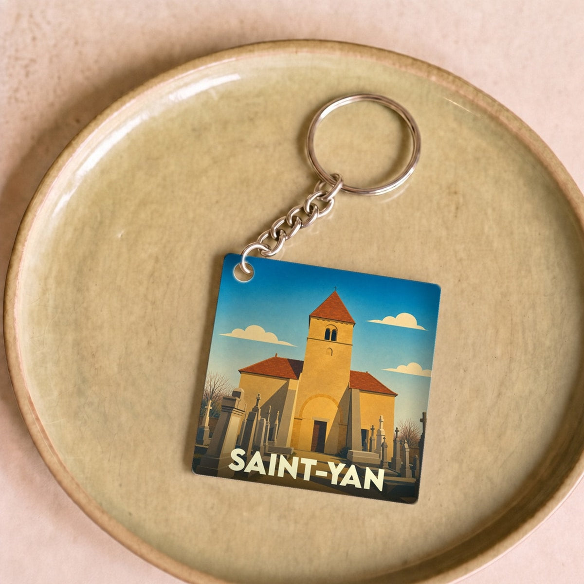 Porte-clés souvenir de la ville de Saint-Yan avec une illustration stylisée de son église.