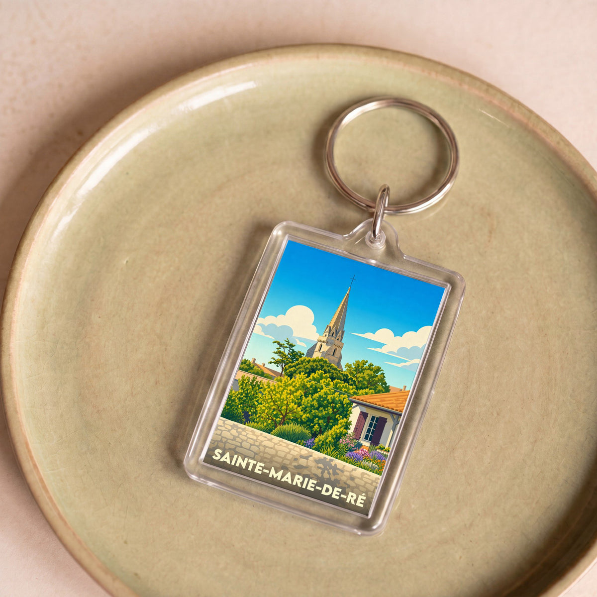 Porte-clés souvenir de la ville de Sainte-Marie-de-Ré avec une illustration stylisée.
