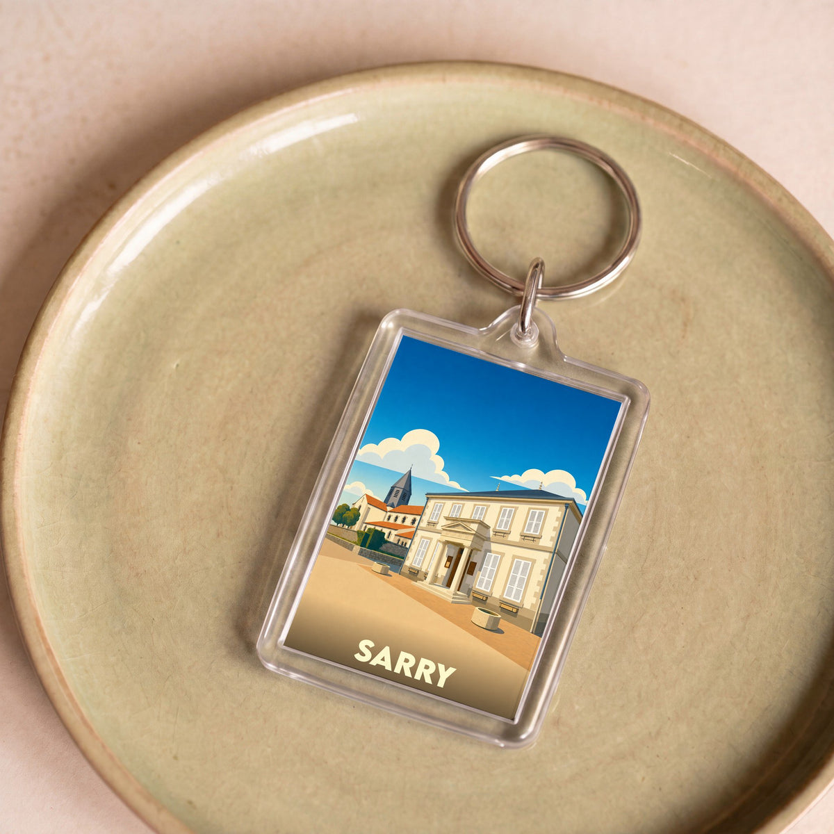 Porte-clés souvenir de la ville de Sarry avec une illustration stylisée de sa mairie.