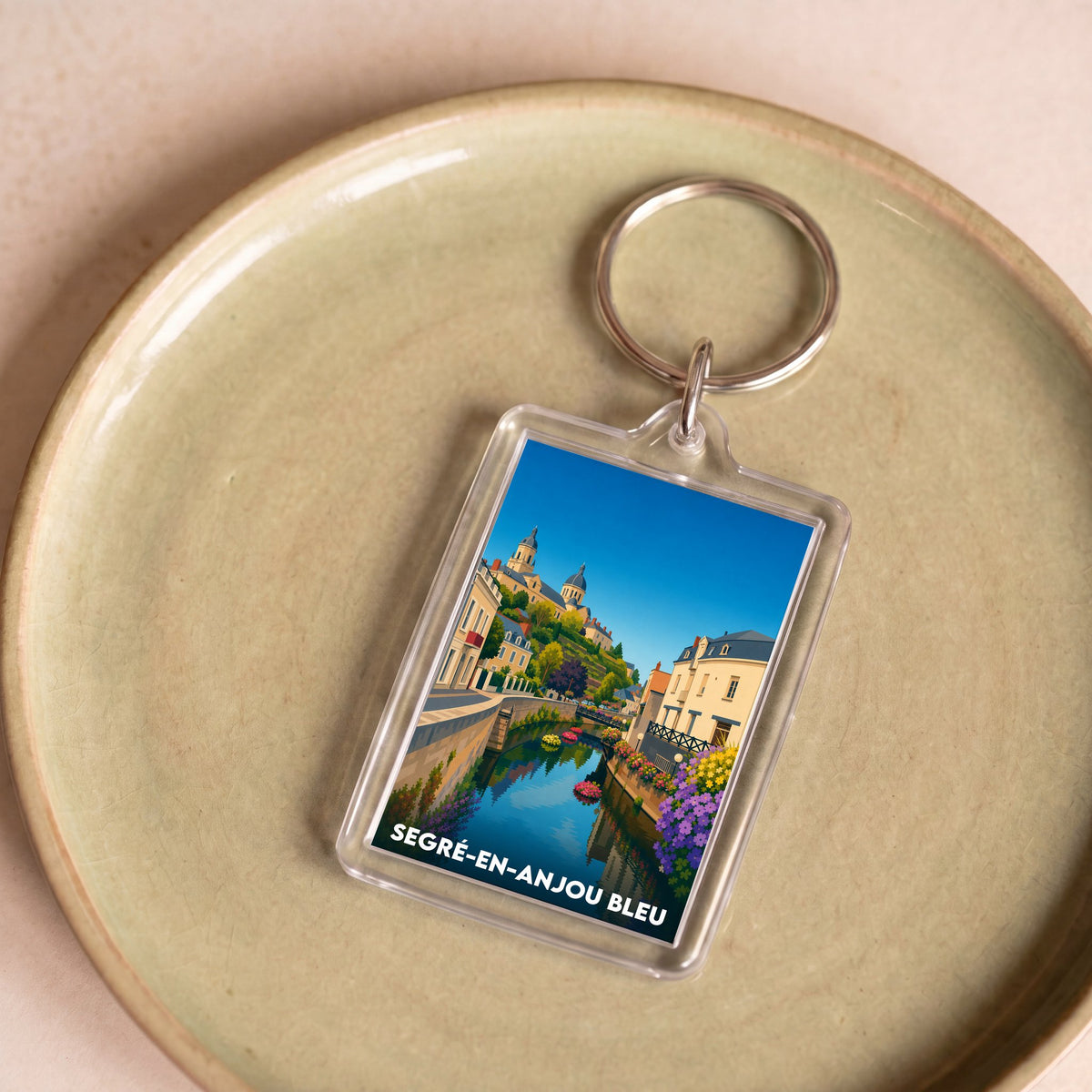 Porte-clés souvenir de la ville de Segré-en-Anjou Bleu avec une illustration stylisée.