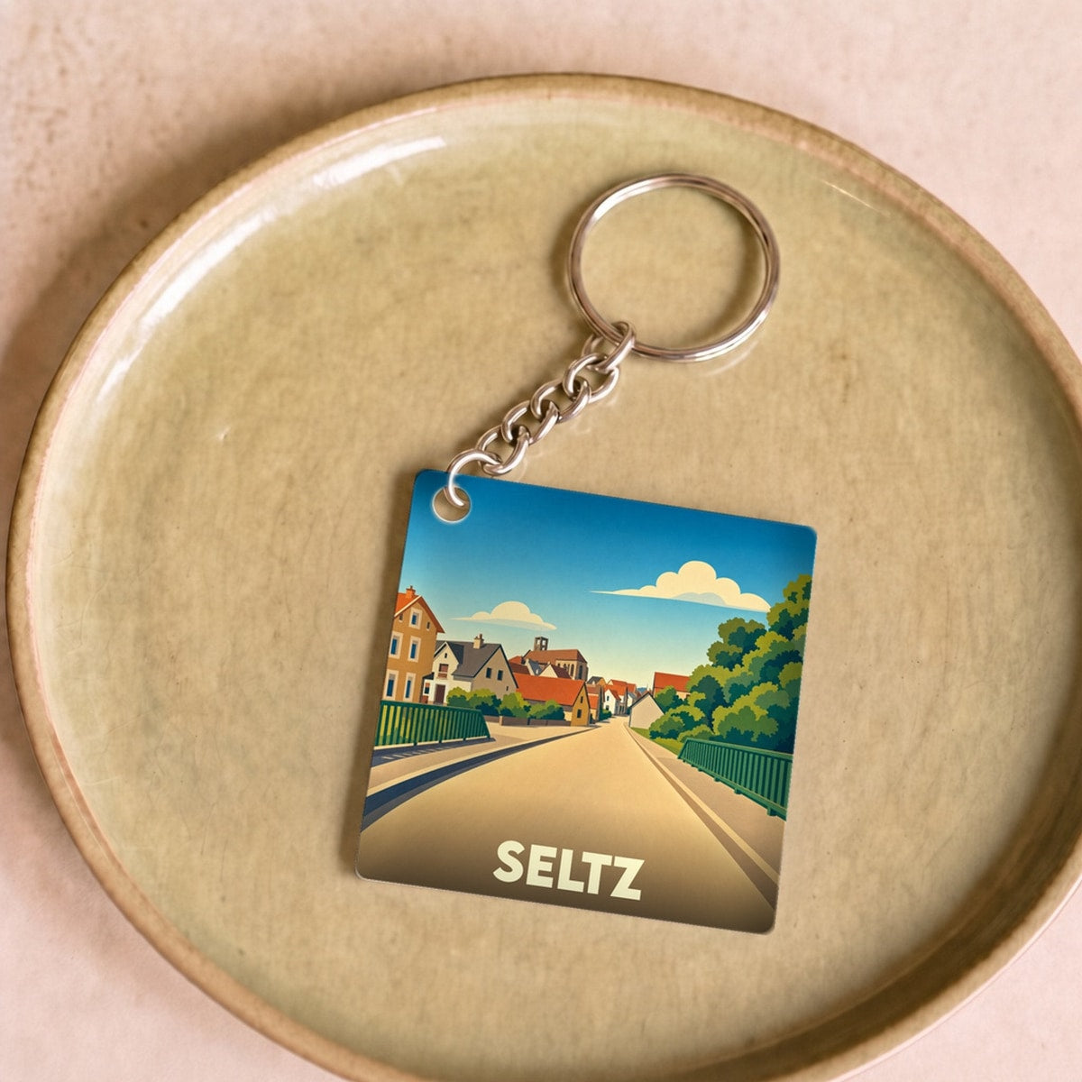 Porte-clés souvenir de la ville de Seltz avec une illustration stylisée.