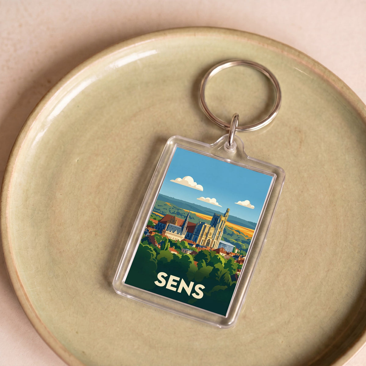 Porte-clés souvenir de la ville de Sens avec une illustration stylisée.