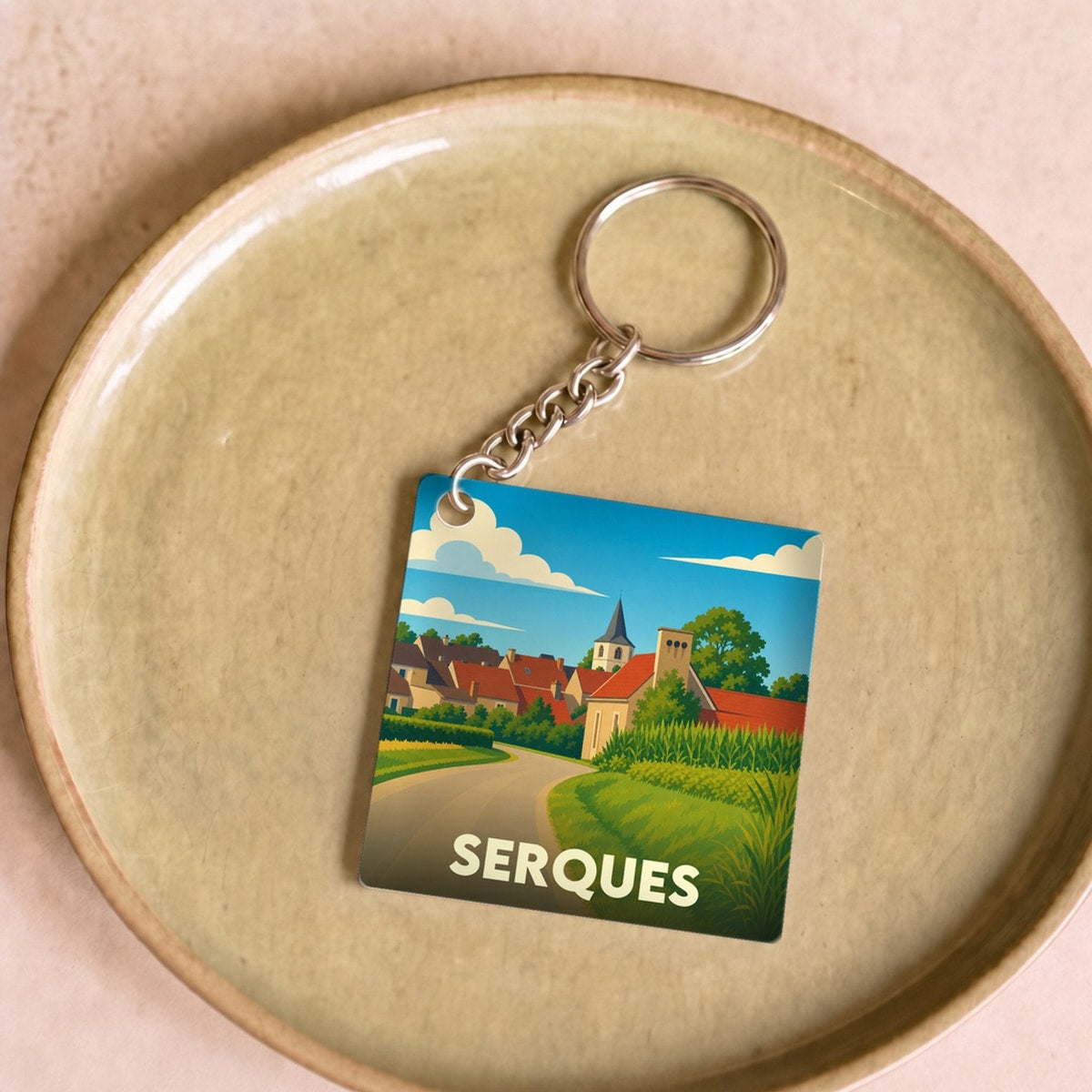Porte-clés souvenir de la ville de Serques avec une illustration stylisée.