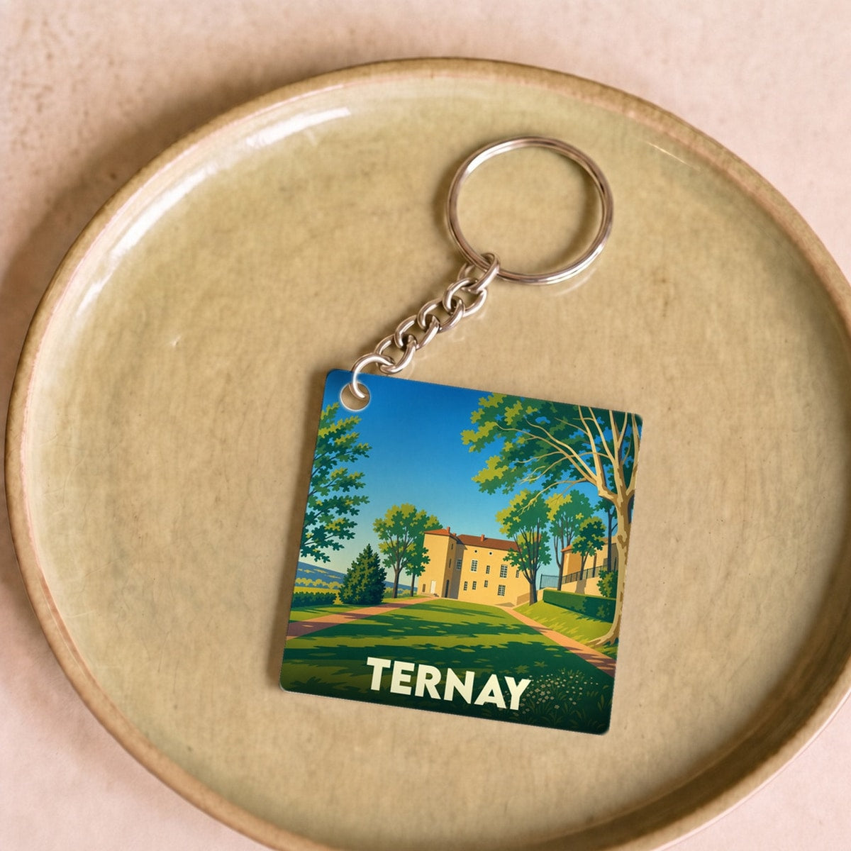 Porte-clés souvenir de la ville de Ternay avec une illustration stylisée.