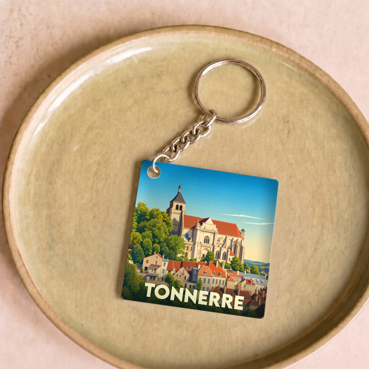 Porte-clés souvenir de la ville de Tonnerre avec une illustration stylisée.