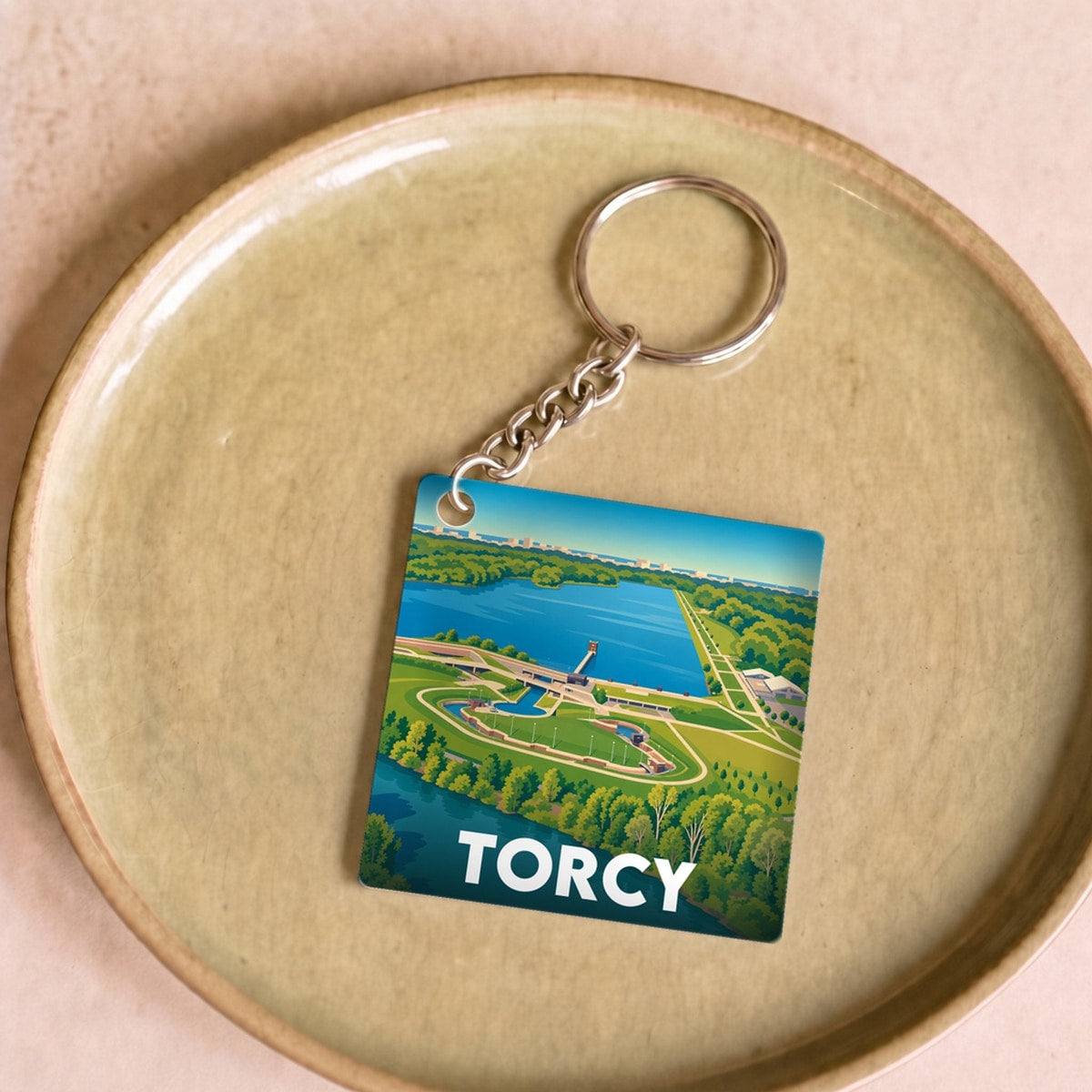 Porte-clés souvenir de la ville de Torcy avec une illustration stylisée.