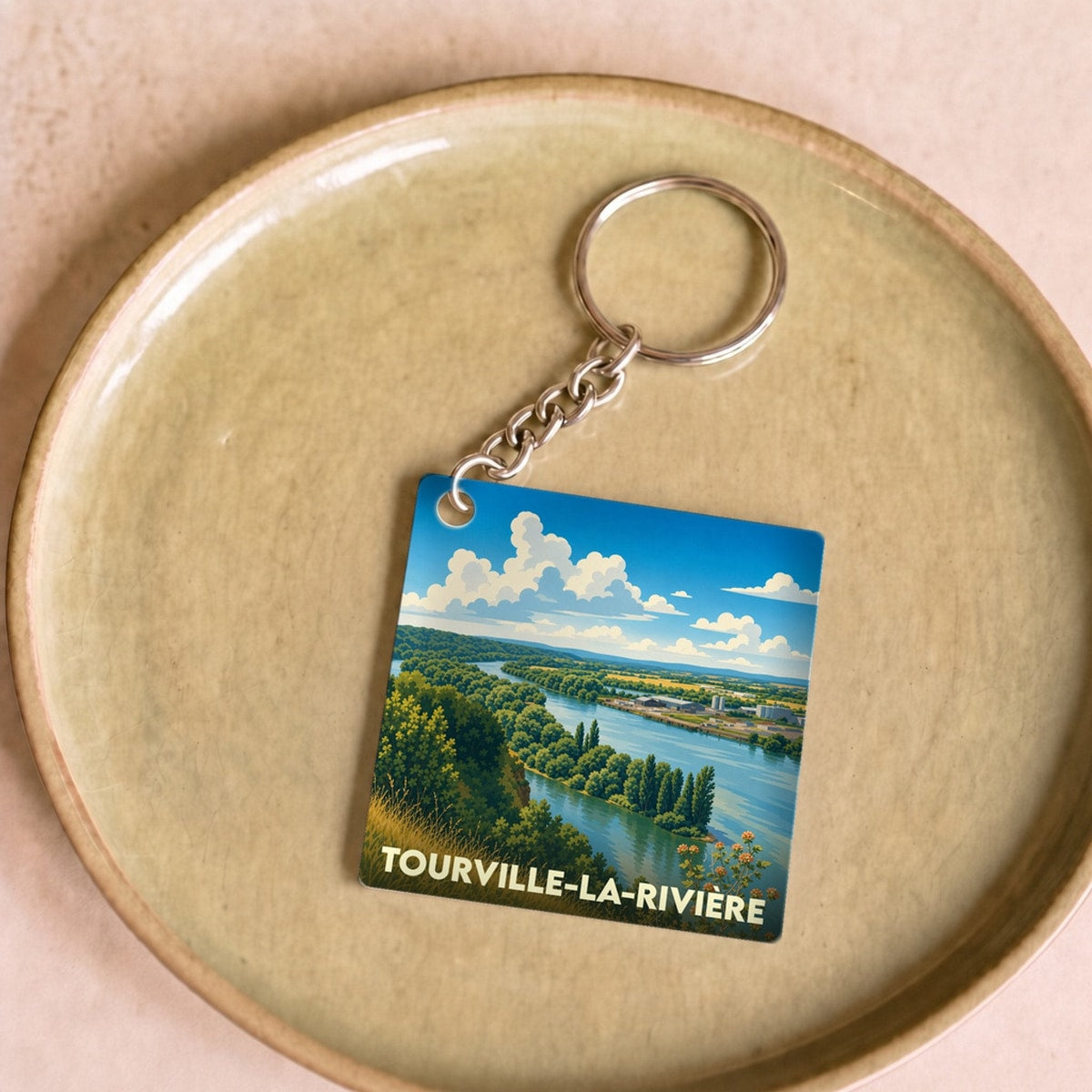 Porte-clés souvenir de la ville de Tourville-la-Rivière avec une illustration stylisée des bords de Seine.