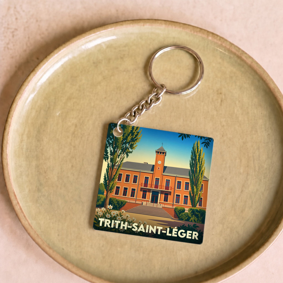 Porte-clés souvenir de la ville de Trith-Saint-Léger avec une illustration stylisée de son hôtel de ville.