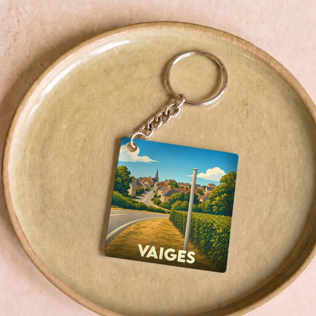 Porte-clés souvenir de la ville de Vaiges avec une illustration stylisée.
