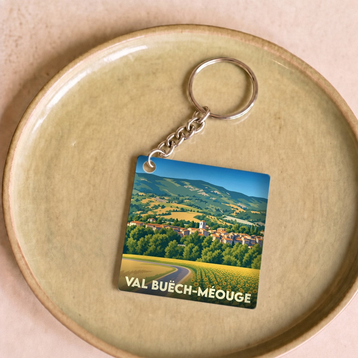 Porte-clés souvenir de Val Buëch-Méouge avec une illustration stylisée d'un paysage provençal.