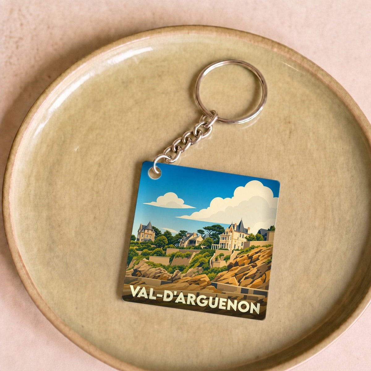 Porte-clés souvenir de Val-d'Arguenon orné d'une illustration stylisée de son paysage côtier.
