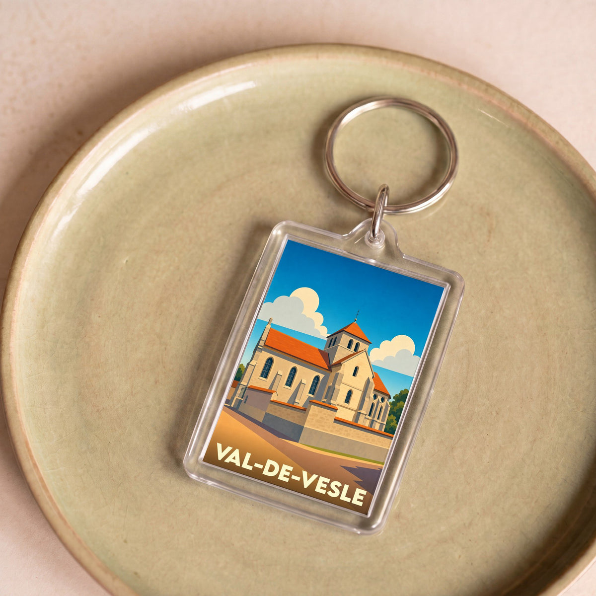 Porte-clés souvenir de Val-de-Vesle avec une illustration stylisée de son église.