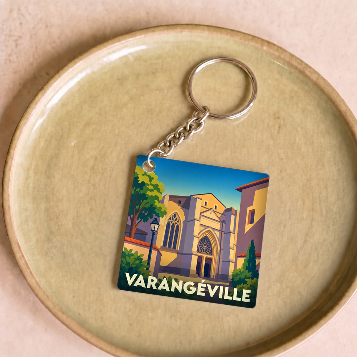 Porte-clés souvenir de la ville de Varangéville avec une illustration stylisée d'un monument historique.