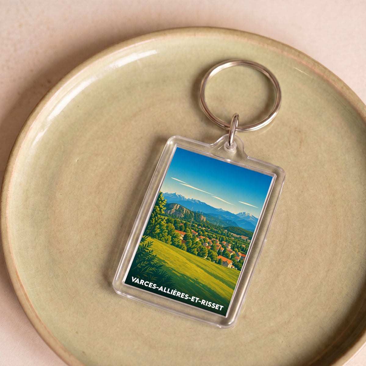 Porte-clés souvenir de la ville de Varces-Allières-et-Risset avec une illustration de paysage de montagne.