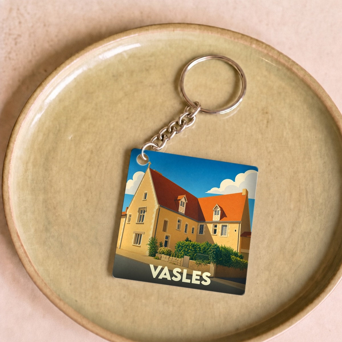 Porte-clés souvenir de la ville de Vasles avec une illustration stylisée.