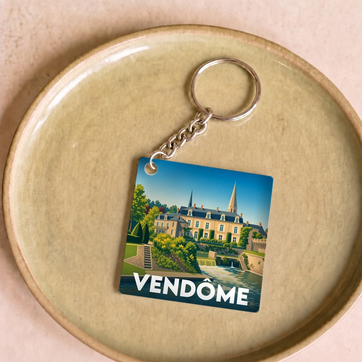 Porte-clés souvenir de la ville de Vendôme avec une illustration stylisée.