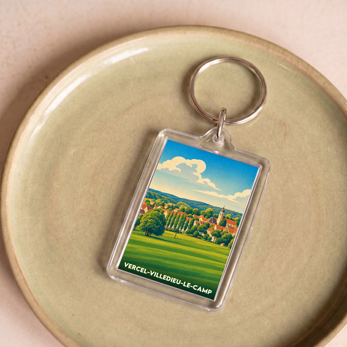 Porte-clés souvenir de la ville de Vercel-Villedieu-le-Camp avec une illustration stylisée.