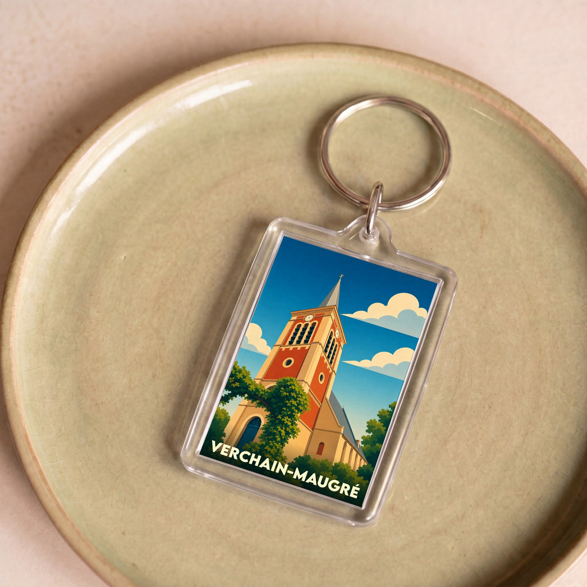 Porte-clés souvenir de la ville de Verchain-Maugré avec une illustration stylisée de son église.