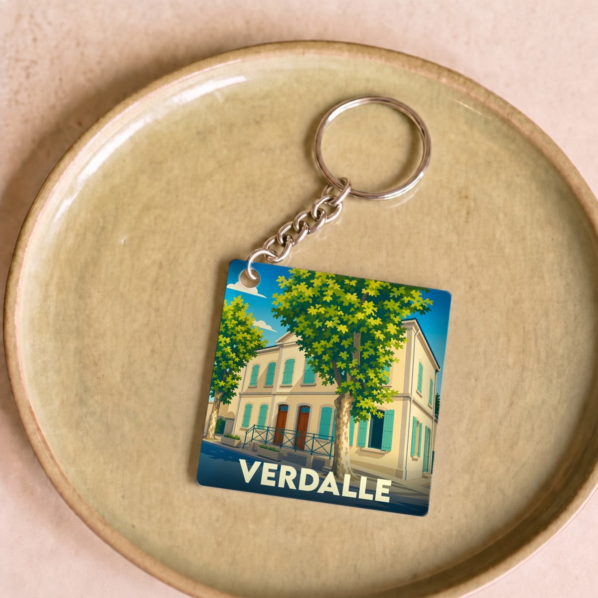 Porte-clés souvenir de la ville de Verdalle avec une illustration stylisée.
