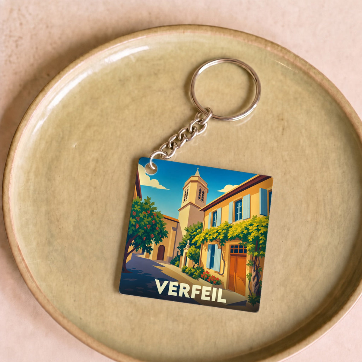 Porte-clés souvenir de la ville de Verfeil avec une illustration stylisée.