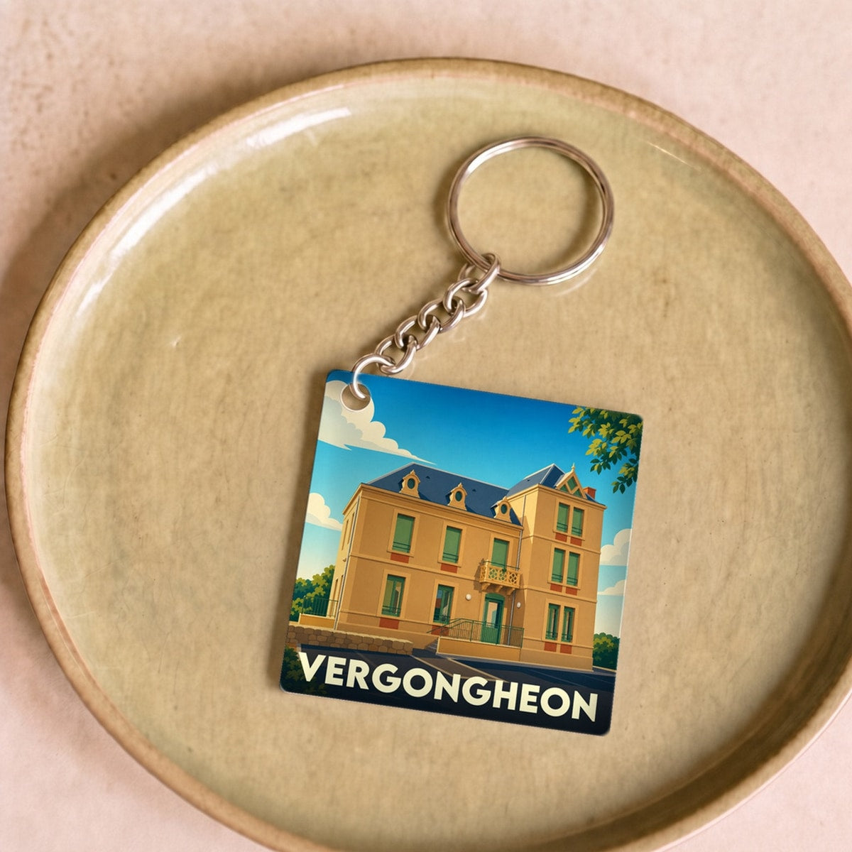 Porte-clés souvenir de la ville de Vergongheon avec une illustration stylisée d'un bâtiment remarquable.