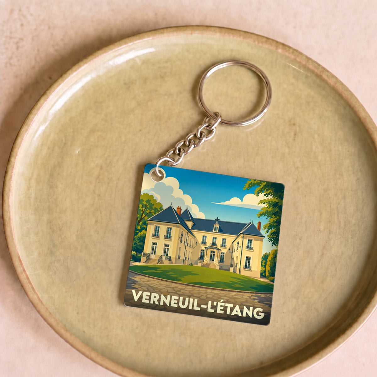 Porte-clés souvenir de la ville de Verneuil-l'Étang avec une illustration stylisée d'un château.