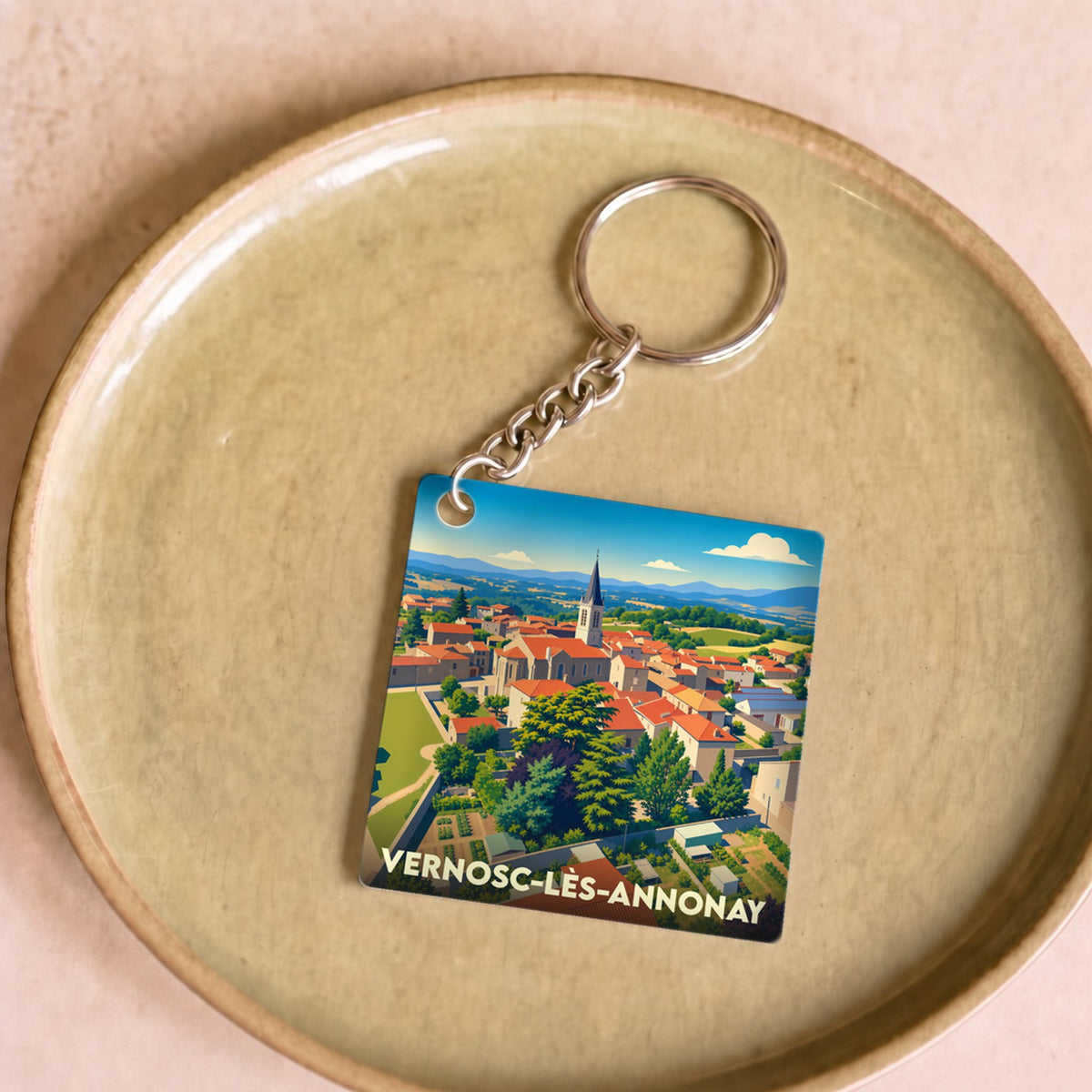 Porte-clés souvenir de la ville de Vernosc-lès-Annonay avec une illustration panoramique stylisée.
