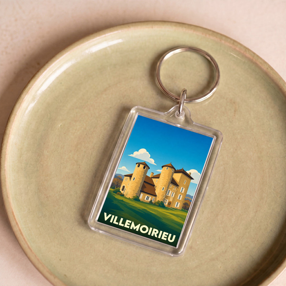 Porte-clés souvenir de la ville de Villemoirieu avec une illustration stylisée de son château.