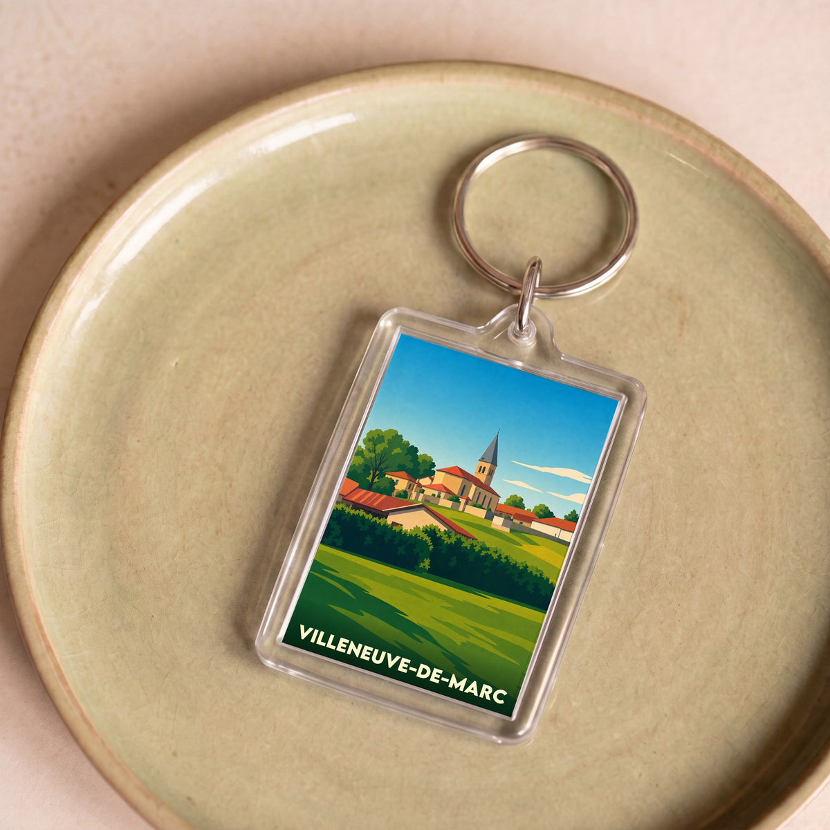 Porte-clés souvenir de la ville de Villeneuve-de-Marc avec une illustration stylisée.
