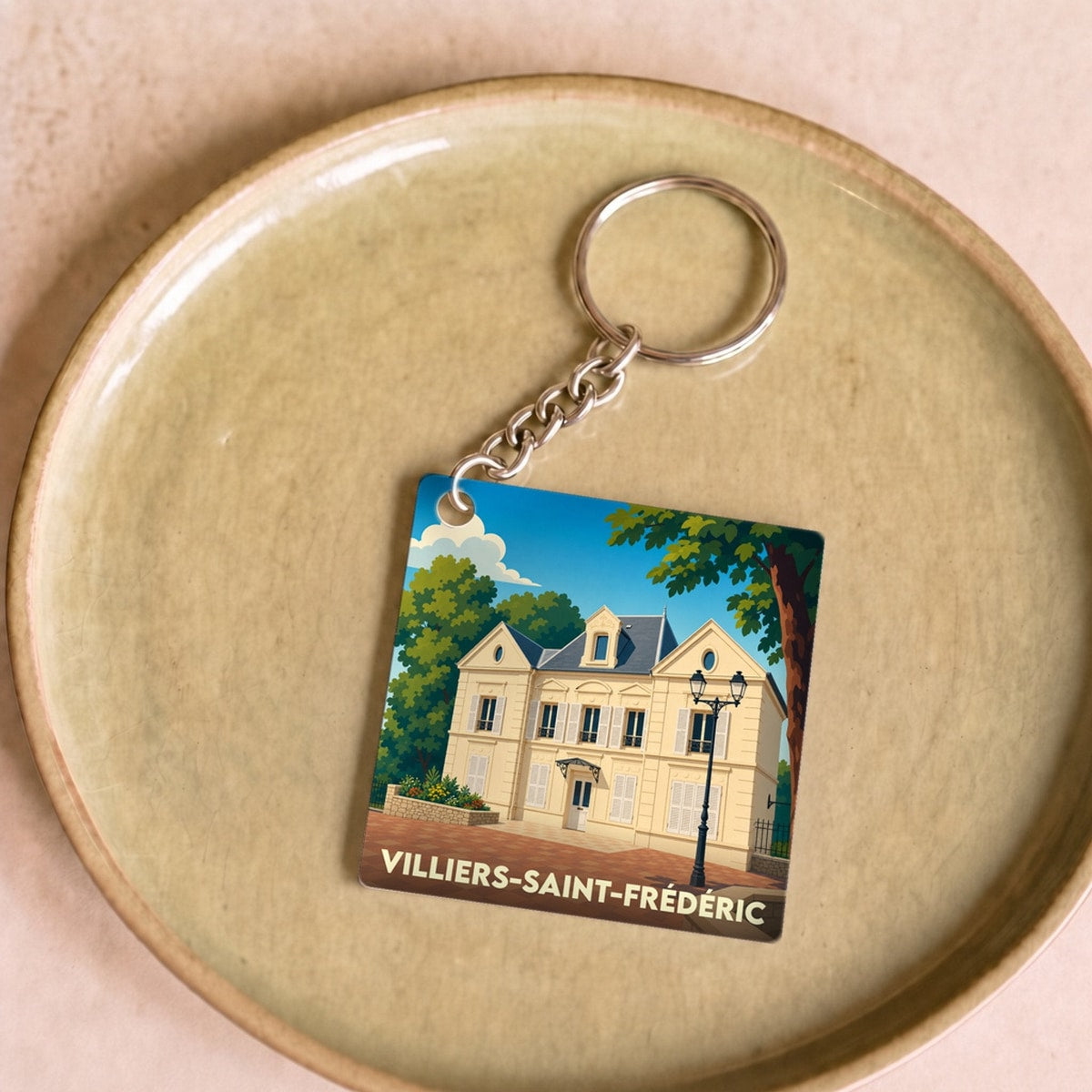 Porte-clés souvenir de la ville de Villiers-Saint-Frédéric avec une illustration stylisée de sa mairie.