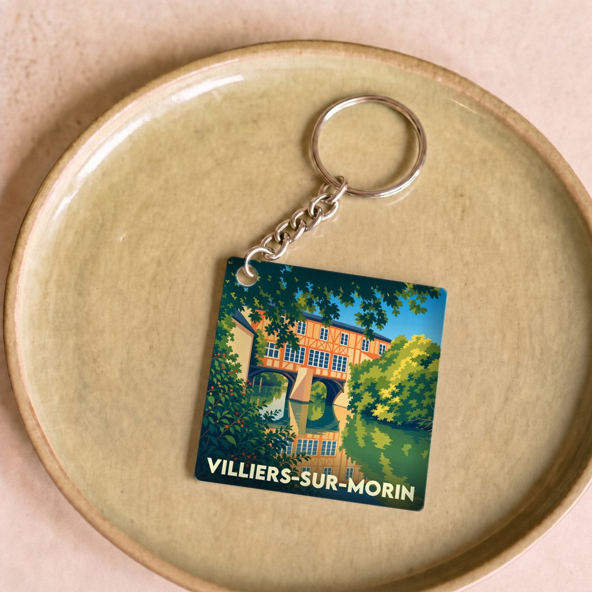 Porte-clés souvenir de la ville de Villiers-sur-Morin avec une illustration stylisée.