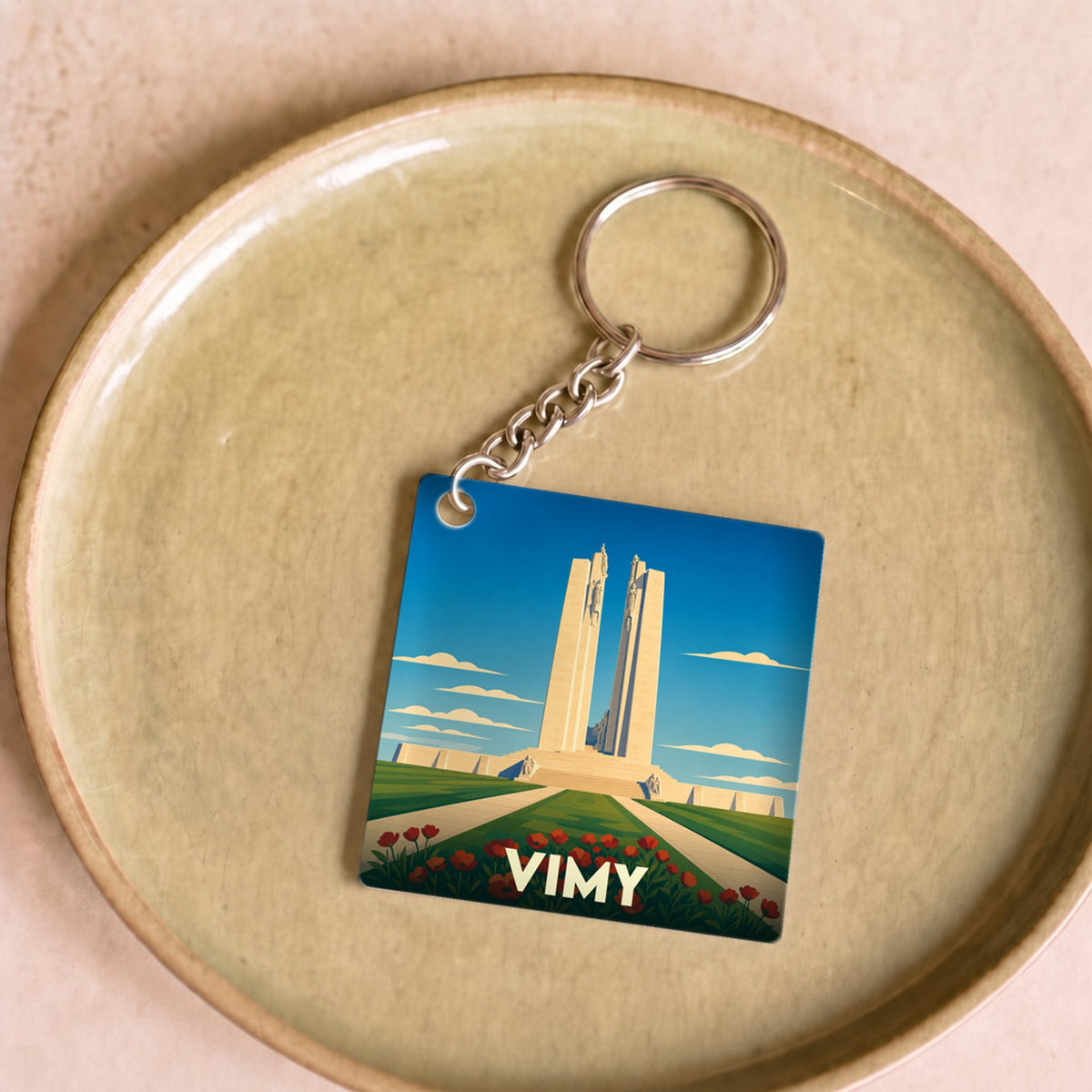 Porte-clés souvenir de Vimy avec une illustration stylisée du mémorial et de coquelicots.